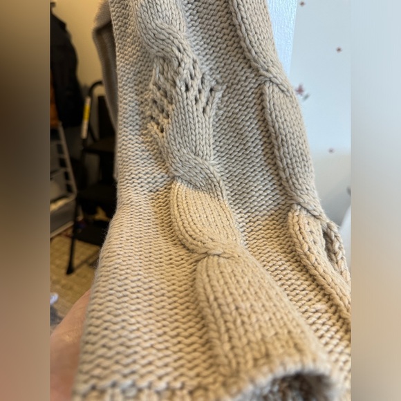 Textured Knit Sweater - Picture 7 of 9